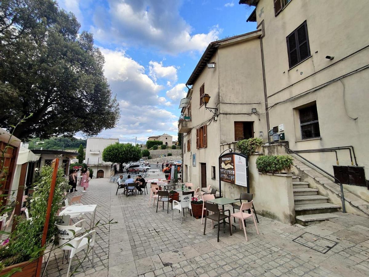 Apartmán La Casa In Piazza Toffia Exteriér fotografie