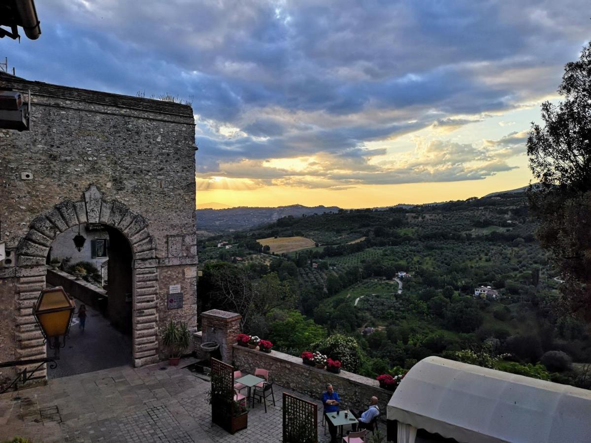 Apartmán La Casa In Piazza Toffia Exteriér fotografie