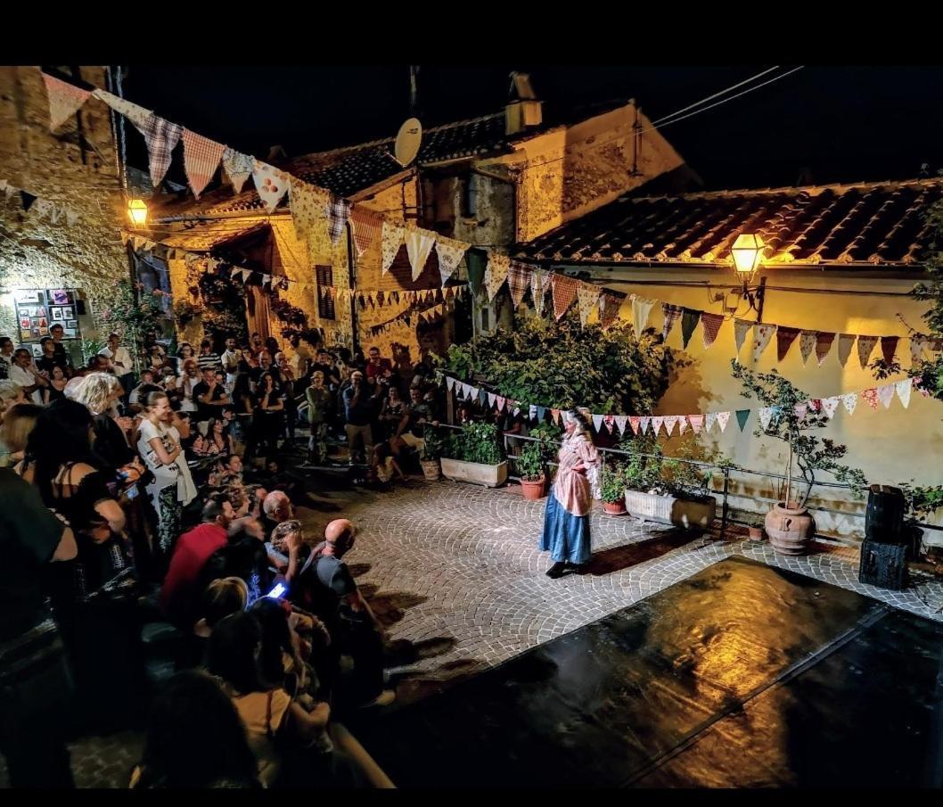 Apartmán La Casa In Piazza Toffia Exteriér fotografie