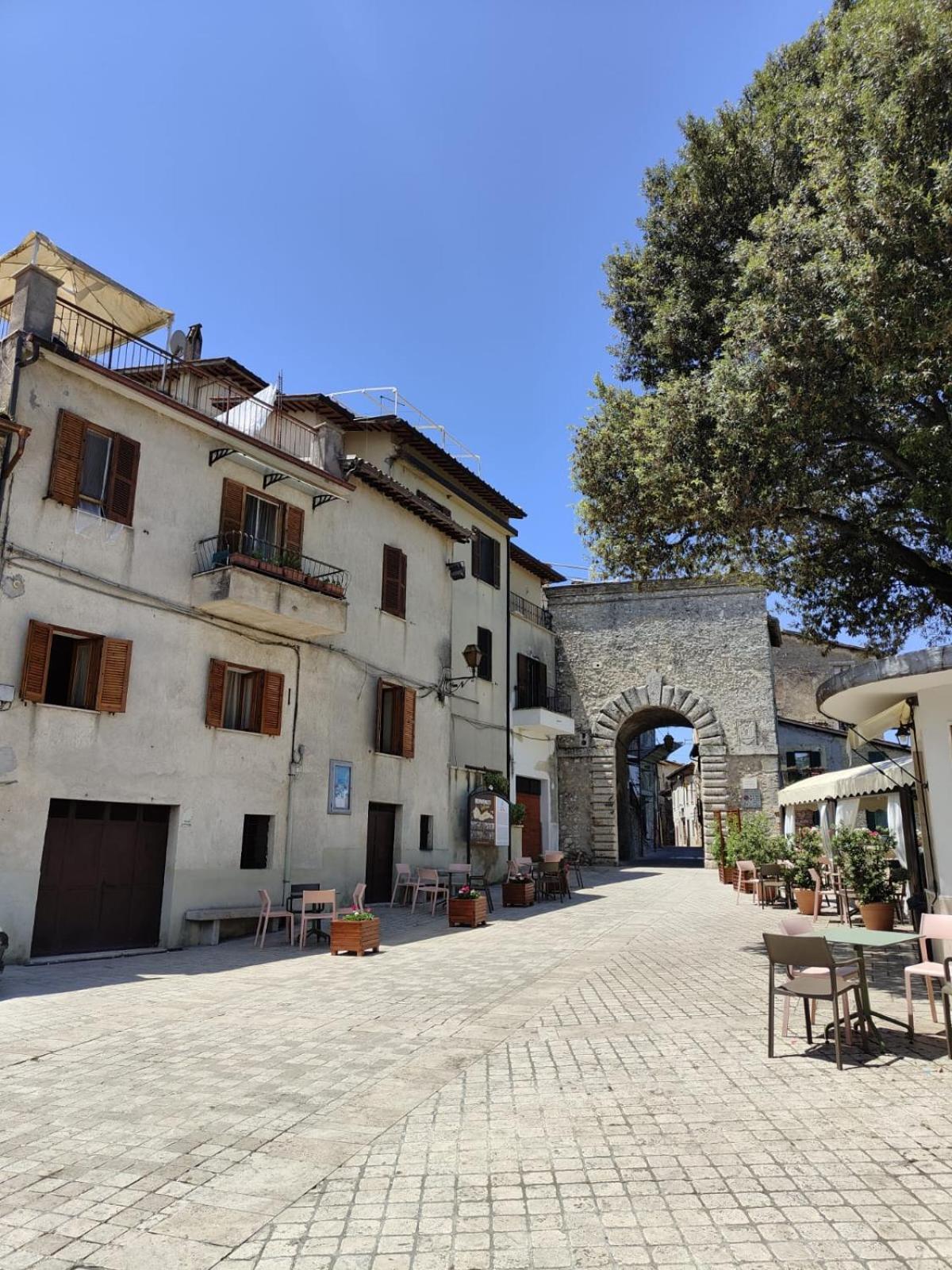 Apartmán La Casa In Piazza Toffia Exteriér fotografie