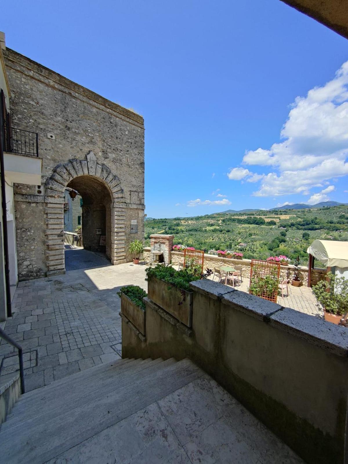 Apartmán La Casa In Piazza Toffia Exteriér fotografie