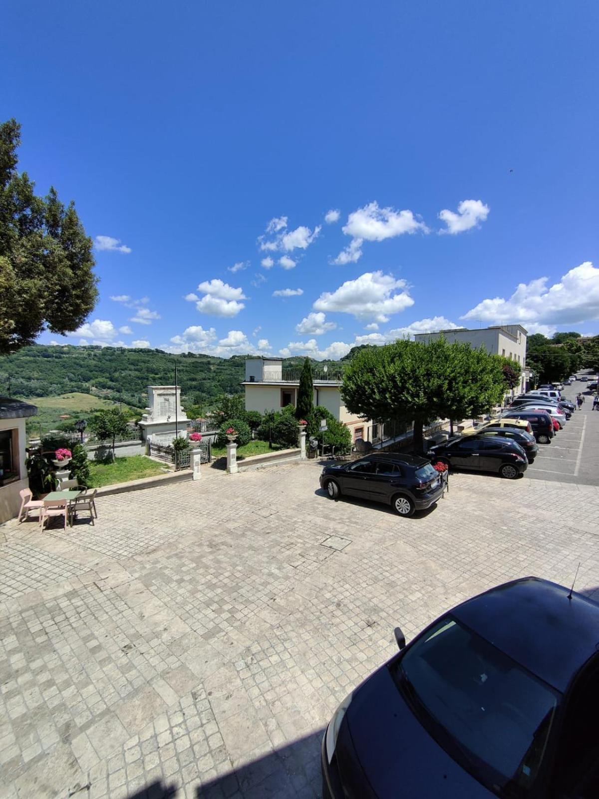 Apartmán La Casa In Piazza Toffia Exteriér fotografie